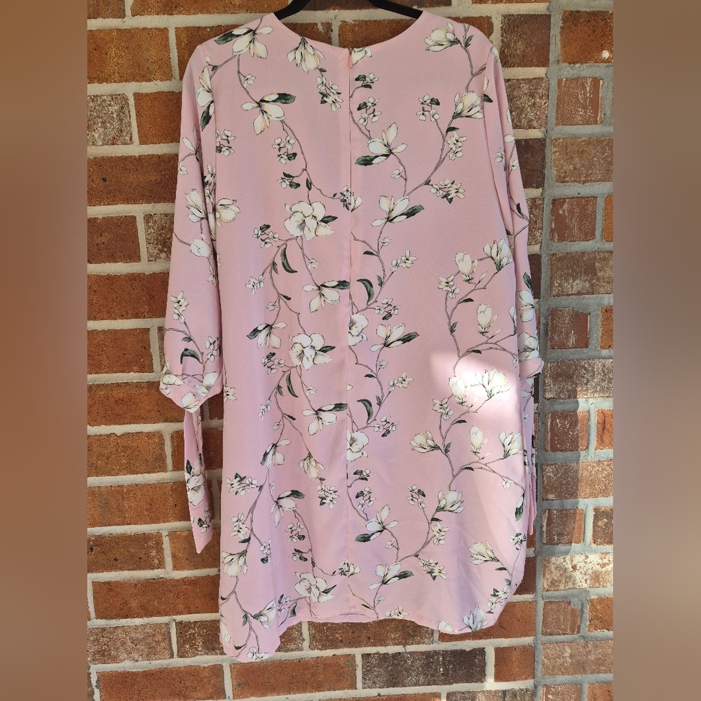 Size Large Belongsci Pink Floral V-Neck Swing Dress - Picture 6 of 6